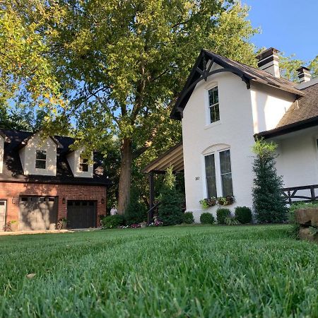 The Henry Carriage House Lägenhet Bentonville Exteriör bild